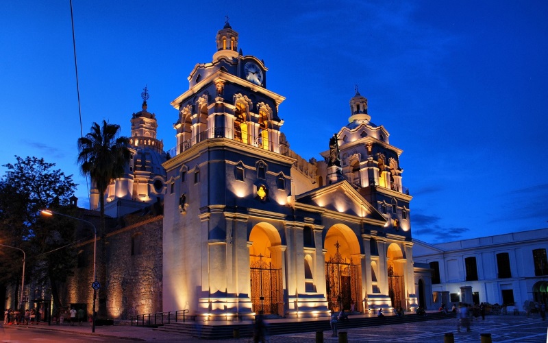 https://www.hotelsussexcba.com.ar/wp-content/uploads/2015/09/area-capital-iglesia-catedral.jpg