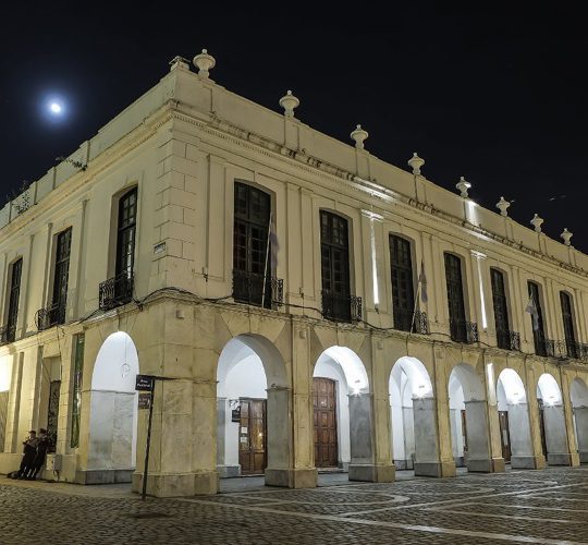 https://www.hotelsussexcba.com.ar/wp-content/uploads/2015/09/cabildo_5-540x500.jpg